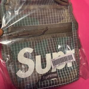 Supreme side bag ( cross body bag)